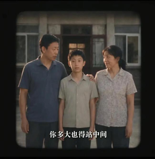 AI短片《全家福》 外星东谈主视角讲亲情 叫醒生计共识