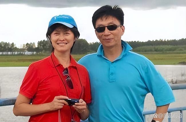 敬一丹一说念走好 期间挂牵的千里稳之声