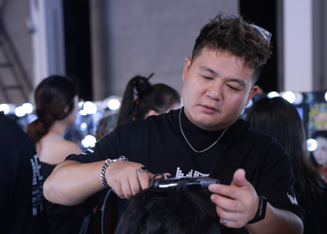 小县城理发师闯进北京国际时装周