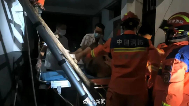 消防员救人发现救的是自己奶奶 亲情与职责的交汇