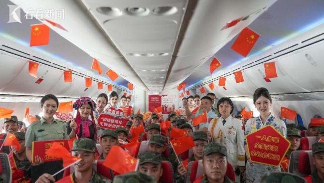 退伍老兵感谢新兵把青春献给国防 壮志凌云不负初心