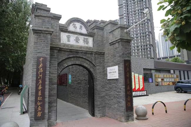 九一八事变95周年市民街头表达爱国情