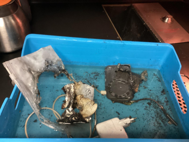 荷航前CEO充电宝机上爆炸致返航 商务舱惊魂