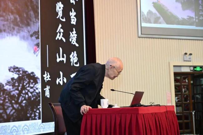 90岁院士主动请缨给学生上课 践行教育家精神