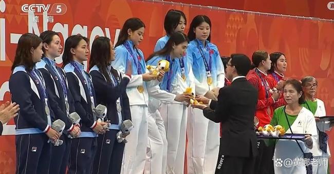 日本老龄化体现在亚运会颁奖礼 老年志愿者成亮点