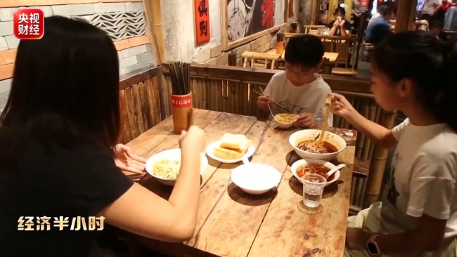 重庆小面“链”出百亿产值