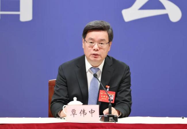 广东省人大常委会党组成员覃伟中覃伟中接受审查调查