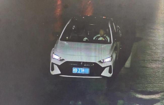 又送小熊了！被举报的车辆“炸街”音浪，把民警给吓一跳！