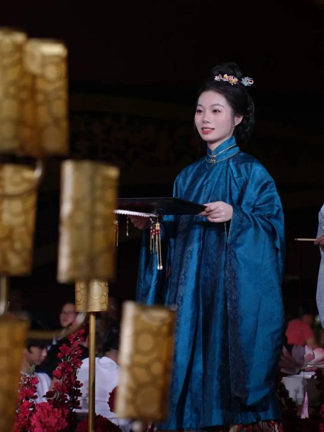 24岁女生拜师学做婚礼喜娘 从汉服爱好者到执礼人