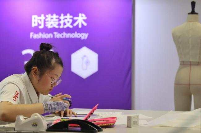 北京姑娘亮相世界技能大赛 时装技术赛场展风采