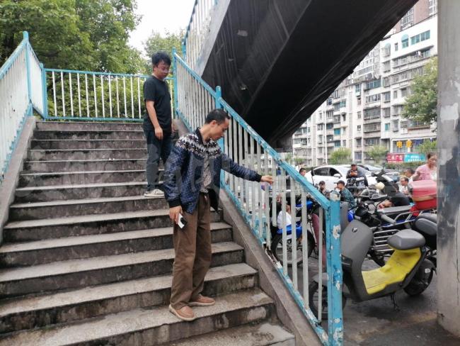 贵阳246座人行天桥大排查 设施隐患全面整治