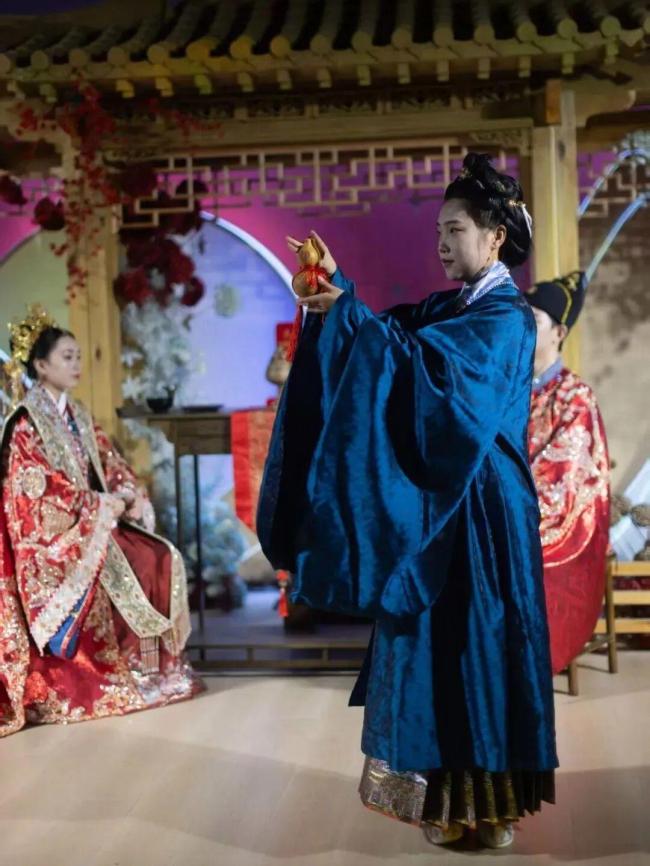24岁女生拜师学做婚礼喜娘 从汉服爱好者到执礼人