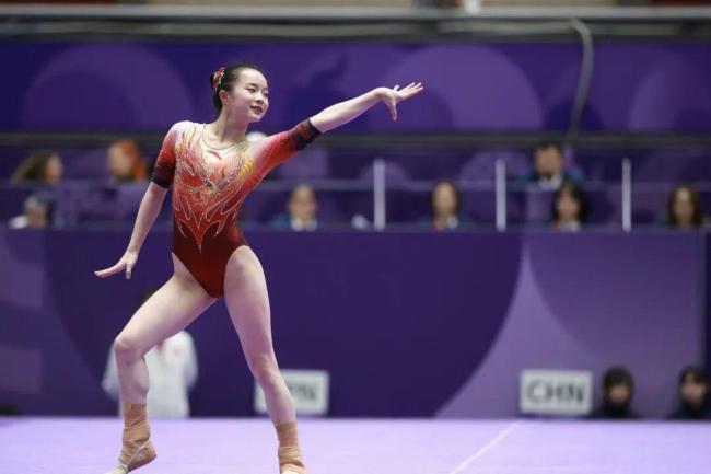 张怡涵随队夺体操女子团体比赛冠军