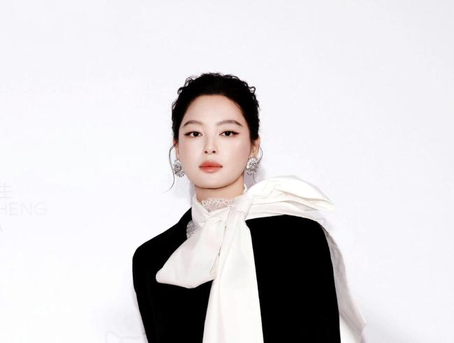 刘雯从头到尾又做错了什么 零动作却成靶子