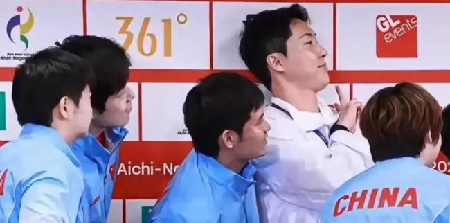 王楚钦点赞“栋曼组合” 新老交替显国乒实力
