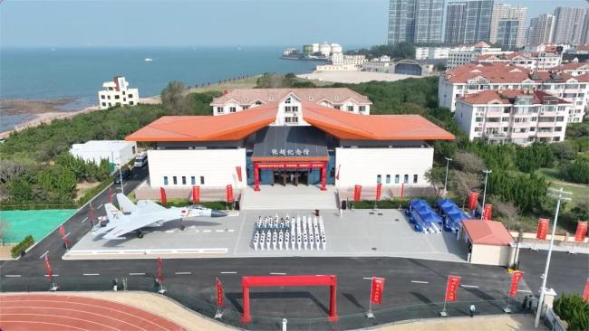 张超舍命保住的歼-15首次公开展示 英雄事迹永存
