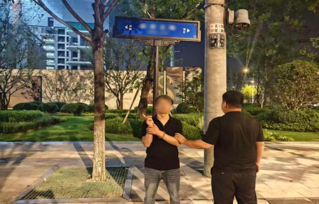 4名男子8天偷13吨共享单车卖废铁,一分钱没赚还倒贴本钱!全部被抓 荒唐盗窃团伙落网