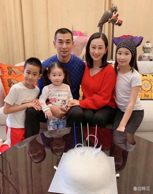 赵文卓疑似拼四胎 低调老婆再添新丁？