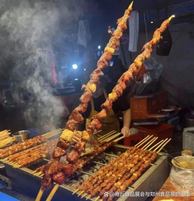 继超长蛋挞后迎来了超长6辣子夹馍 传统美食的“变形记”