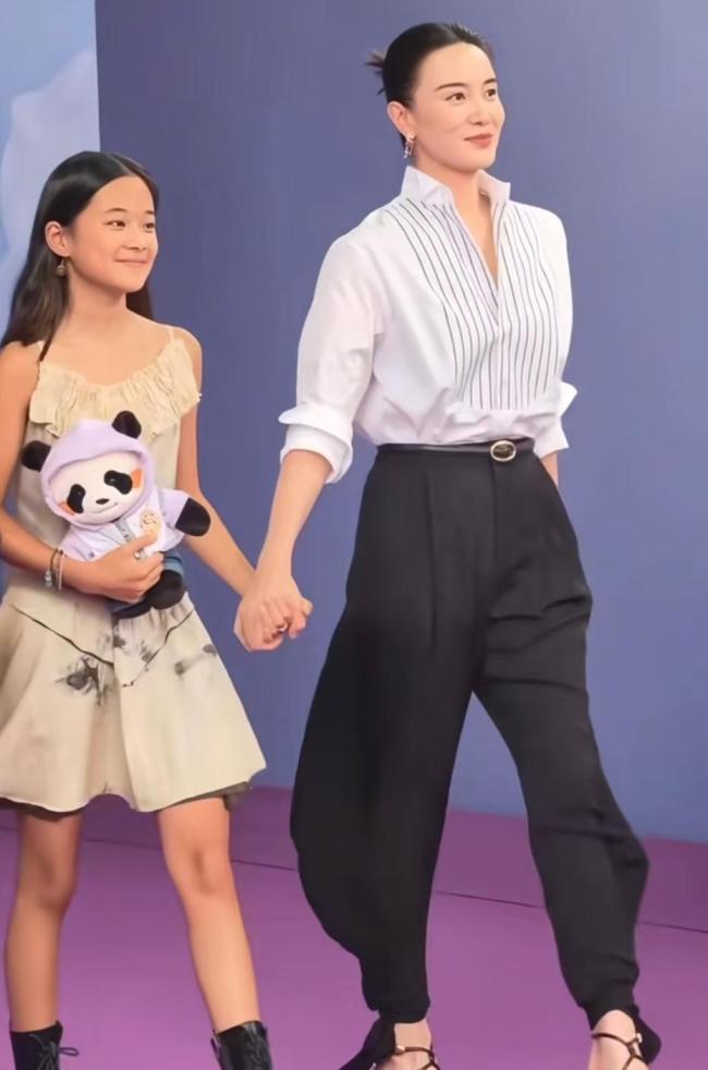 梅婷秦海璐宋佳蒋欣拥抱 真情暴露感动全场