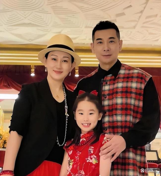 赵文卓疑似拼四胎 低调老婆再添新丁？