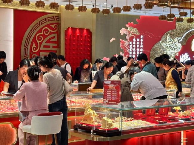 金价下跌有门店两公斤金镯子半天卖空 黄金消费热情高涨