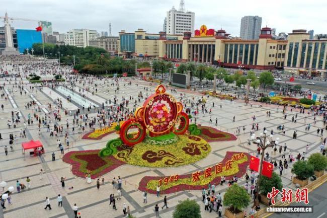 国庆节江西南昌八一广场迎参观热