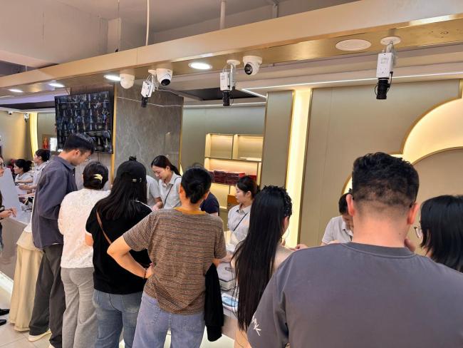 金价下跌有门店两公斤金镯子半天卖空 黄金消费热情高涨