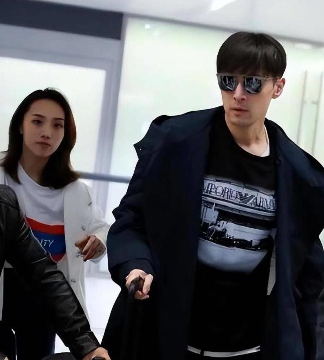 难怪那么多艺人最后和经纪人结婚了 共事多年情深意切