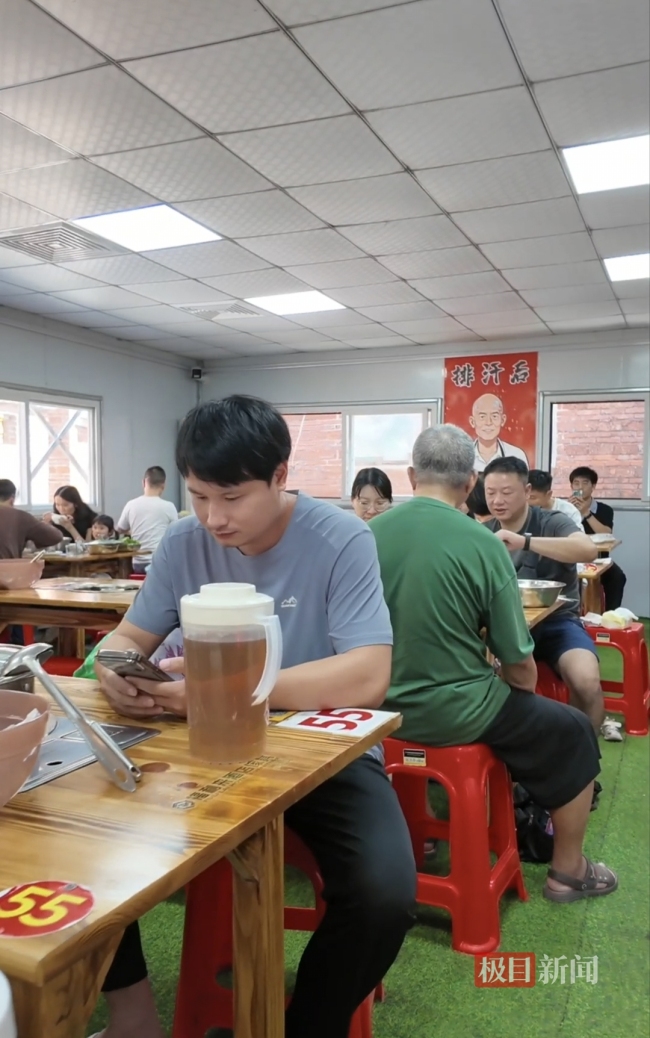 莫氏鸡煲总店员工从180人减至30多人 客流回落后的调整与展望