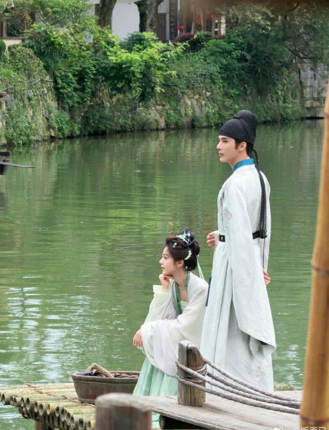 李小冉抱怨无戏可拍 行业寒冬下的真实写照