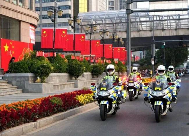 假期河南高速出口日均357万辆车通行