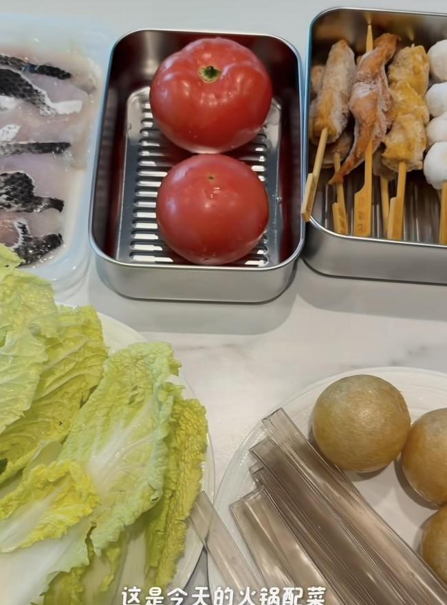 潘玮柏老婆疑似怀孕 超市购物显孕态