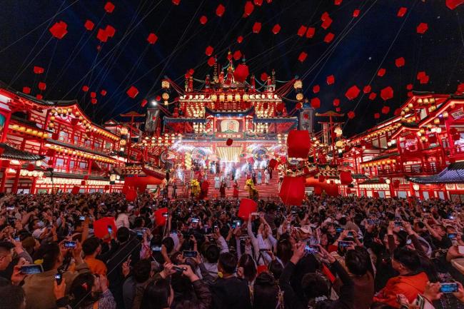 国庆假期各地游人热度持续攀升 文旅消费市场热力十足