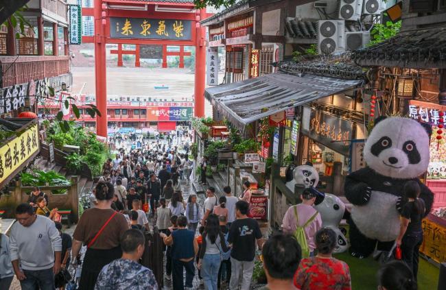 国庆假期各地游人热度持续攀升 文旅消费市场热力十足