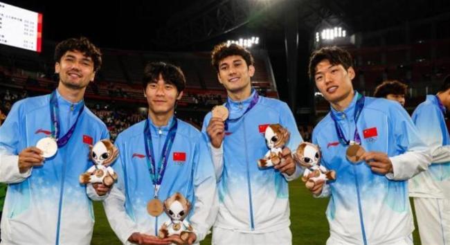 中国男足登上新闻联播