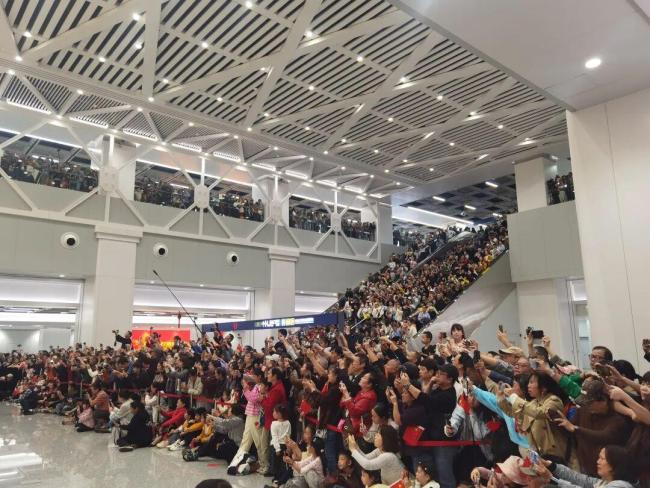 全国游客在武汉玩嗨了 打卡场面火爆