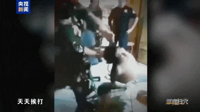 电诈集团手段残忍 男子被逼到割腕 缅北电诈黑暗面