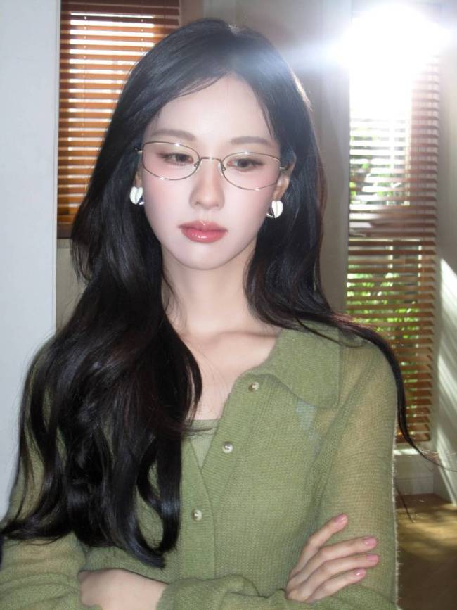 陈都灵银框眼镜麻辣女教师 书卷气息浓郁造型吸睛
