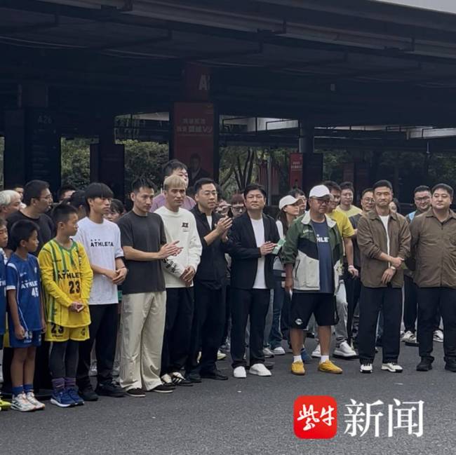 董路携“空翻哥”空降南京奥体 助力青训发展