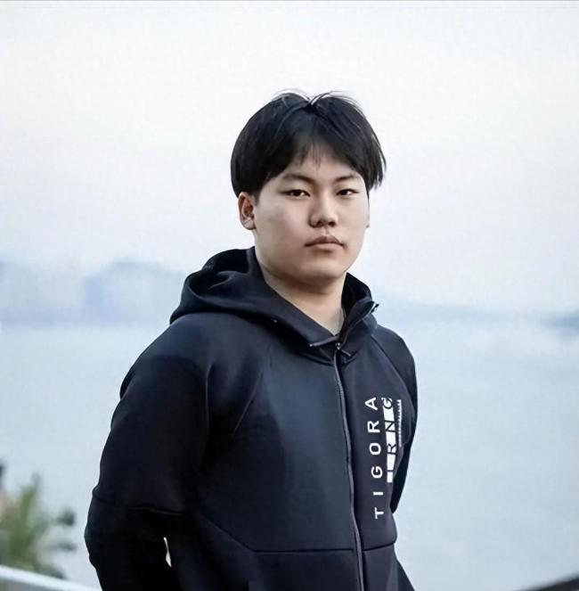 松岛辉空启蒙教练是中国顶级球员