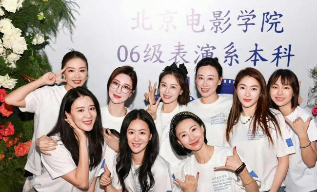 朱一龙组织北电同学20周年聚会 少年意气犹在