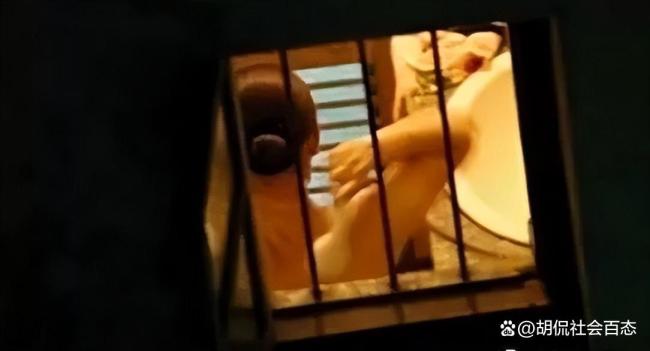 男领导给女下属发淫秽照 算性骚扰吗?