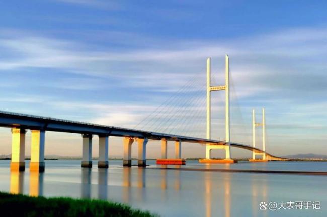 中朝新鸭绿江大桥现场画面 12年终通车背后的故事