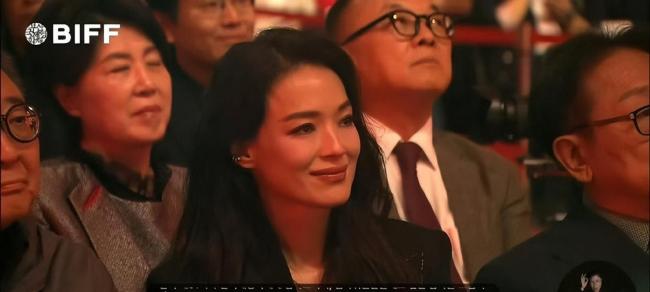周迅获奖发言镜头切舒淇 真情流露感动全场