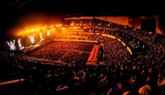 陈奕迅演唱会 禁止带手机、跟唱鼓掌 沉浸式录音体验