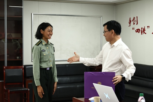 军校新学员接过报国“接力棒” 传承忠诚与使命