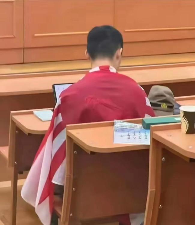留学生披旭日旗岂能一句道歉就翻篇 诚意何在？
