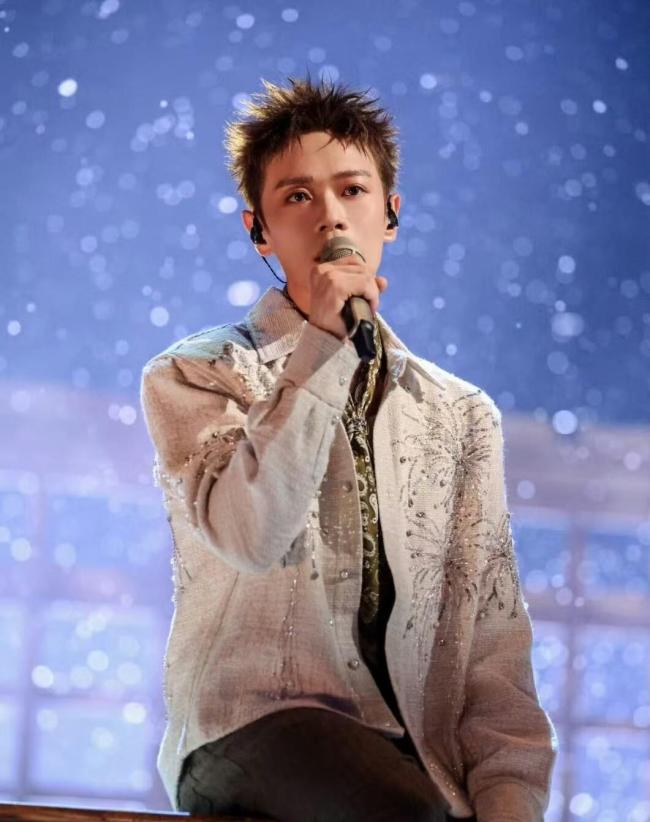 曹骏要开演唱会了 哥哥们皆送祝贺