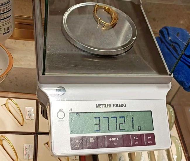 男子陪朋友理发偷走其金镯卖了3万多 贪小便宜吃大亏